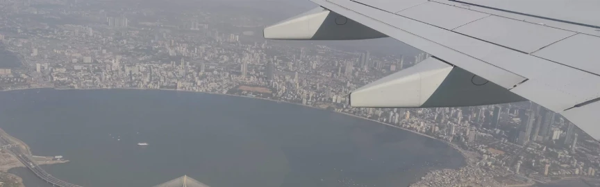 واجهة بحر ورلي. حيث تلتقي الأمواج بأضواء المدينة